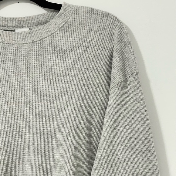 Aritzia TNA Waffle Knit Long Sleeve Cropped Top Gray Size XS - Picture 3 of 7